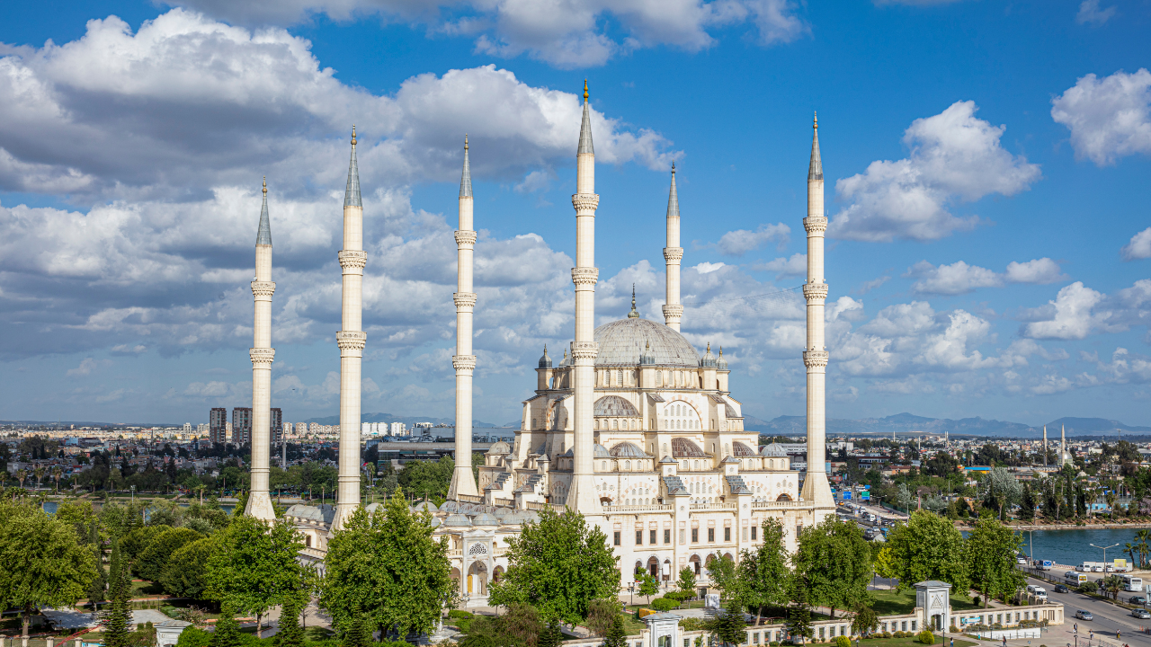 Adana’da Genç Sürücüler için Araç Kiralama Şartları ve Yaş Sınırı