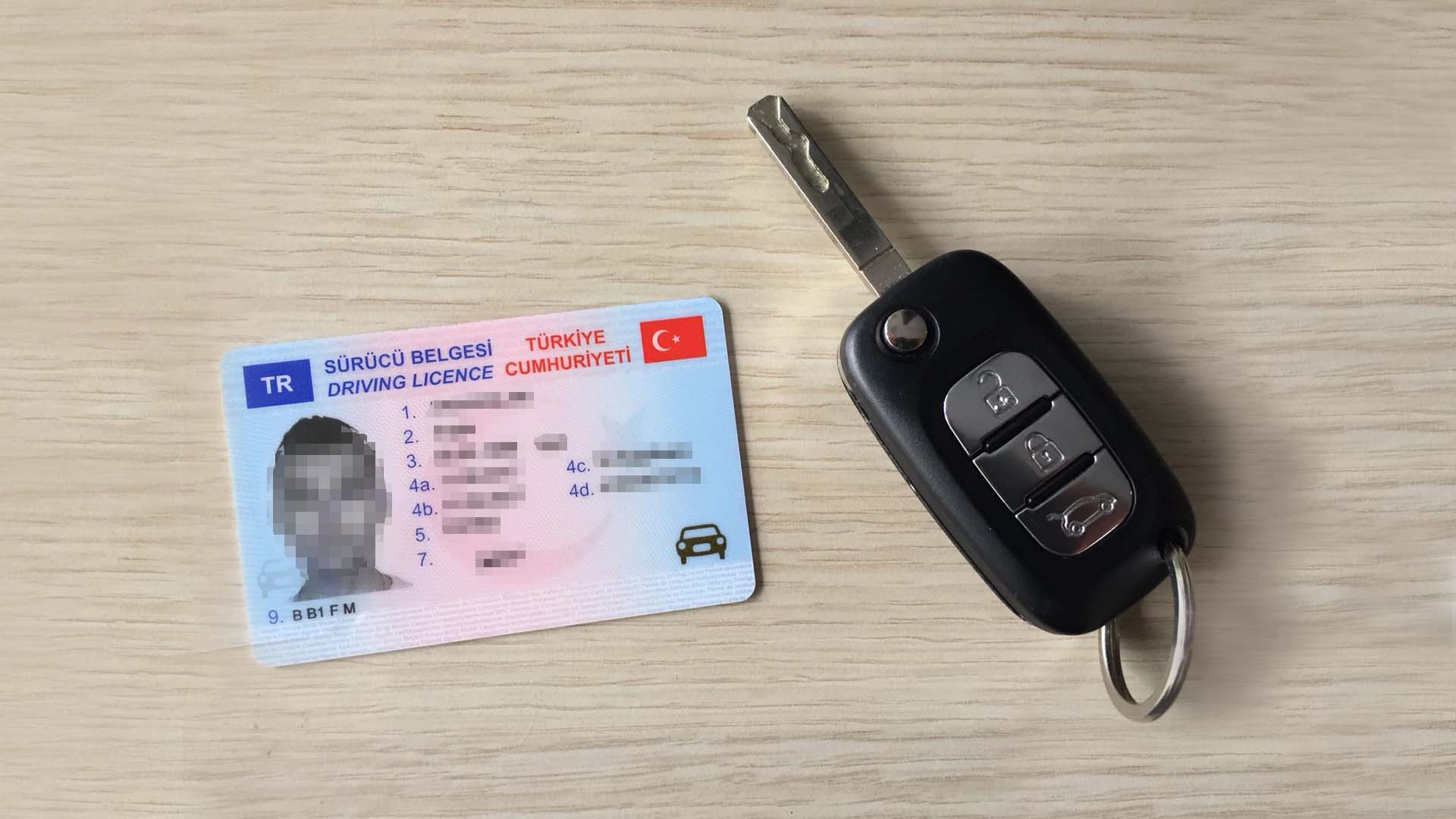 Adana’da Araç Kiralama ve Ehliyet Gereksinimleri (Yerli & Yabancı Turistler)