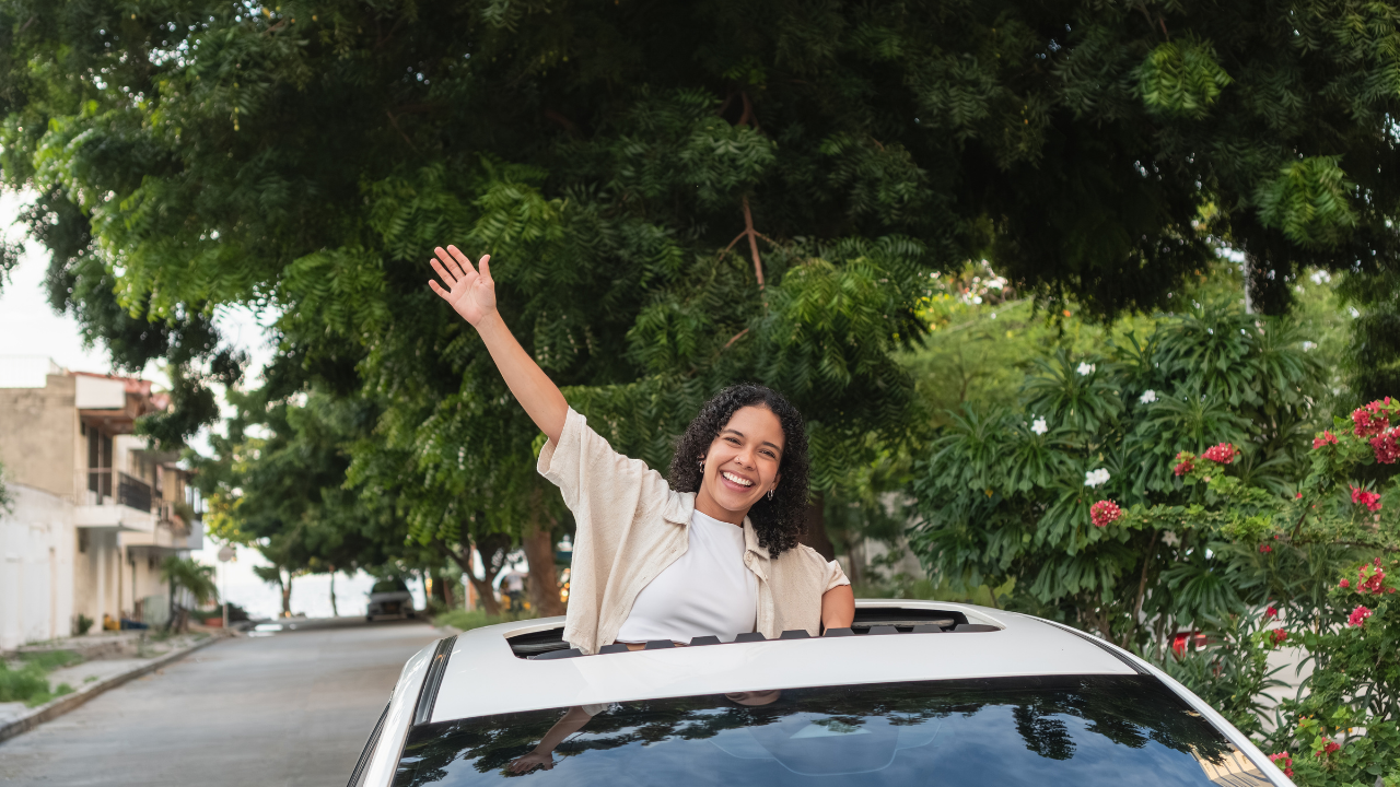 Adana Sunrooflu Araç Kiralama: Güneşi ve Konforu Ekar Global İle Yaşayın!