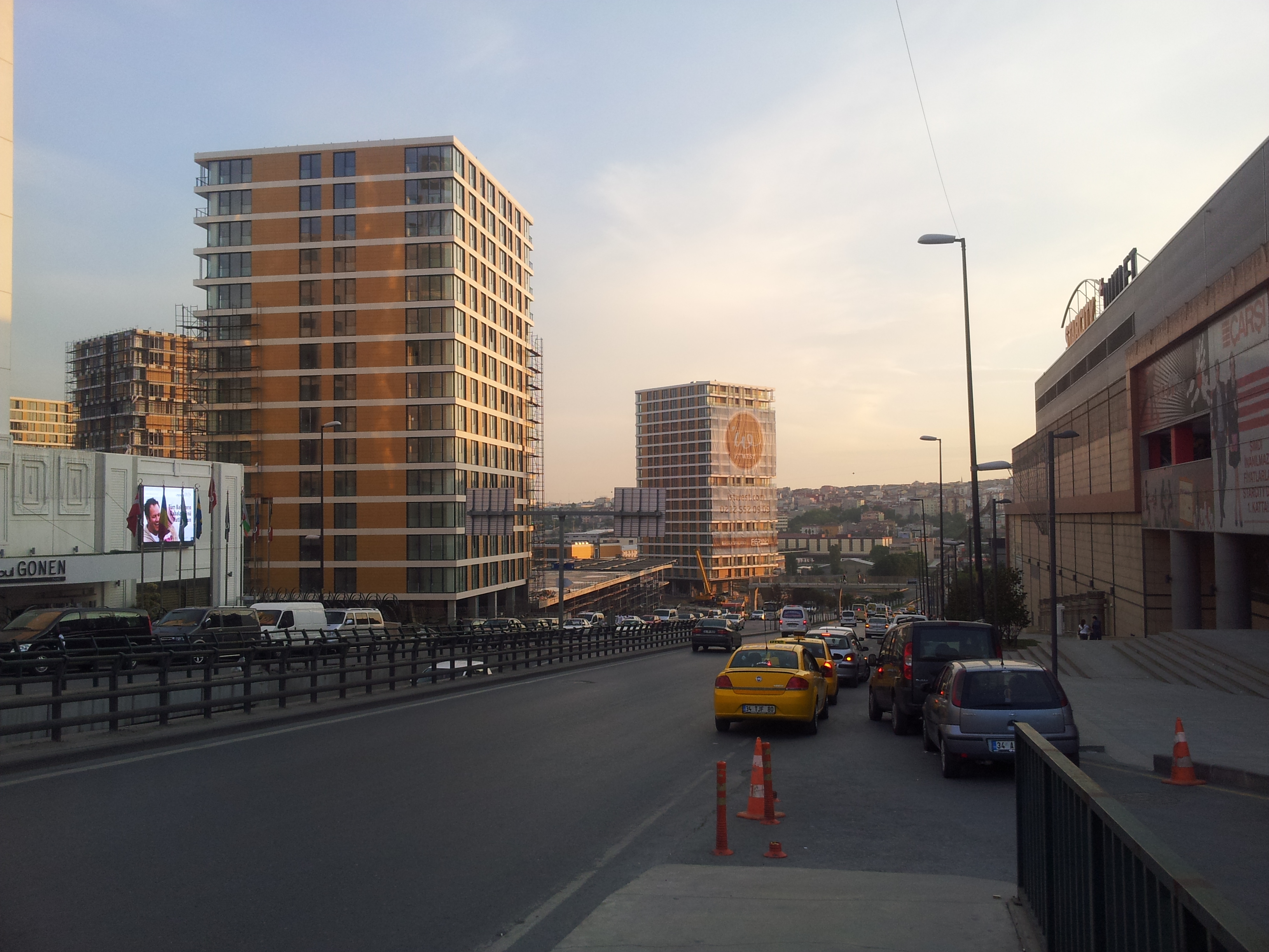 İstanbul Yenibosna’da Araç Kiralama: Konforlu ve Hızlı Ulaşımın Adresi